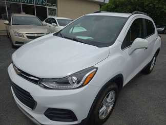 Used 2020 Chevrolet Trax LT w/ Sun & Sound Package image 1