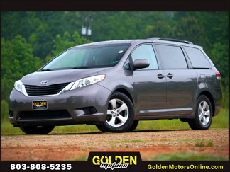 Used 2014 Toyota Sienna LE image 1