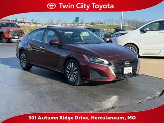 Used 2023 Nissan Altima 2.5 SV image 1