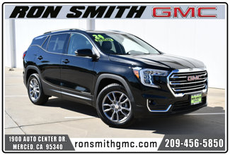 Used 2024 GMC Terrain SLT image 1