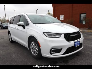 Used 2023 Chrysler Pacifica Touring-L image 1