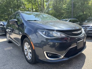 Used 2019 Chrysler Pacifica Touring-L image 1