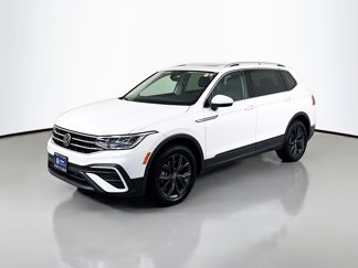Used 2022 Volkswagen Tiguan SE w/ Panoramic Sunroof Package image 1