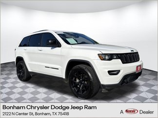 Used 2019 Jeep Grand Cherokee Laredo image 1