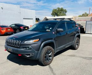 Used 2017 Jeep Cherokee Trailhawk image 1