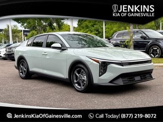 New 2025 Kia K4 LXS image 1