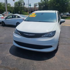 Used 2020 Chrysler Voyager L image 1