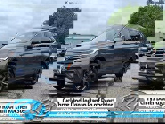 Used 2022 Volkswagen Tiguan SE w/ Panoramic Sunroof Package image 1