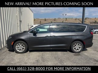 Used 2022 Chrysler Voyager LX image 1