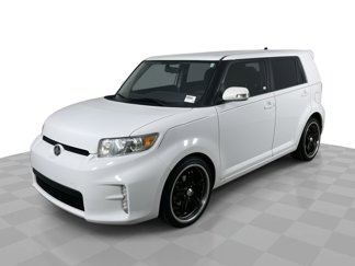 Used 2015 Scion xB image 1