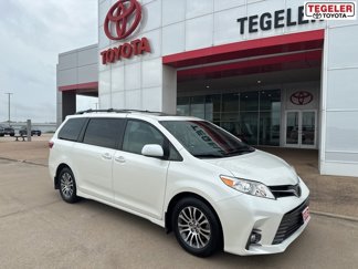 Used 2018 Toyota Sienna XLE image 1