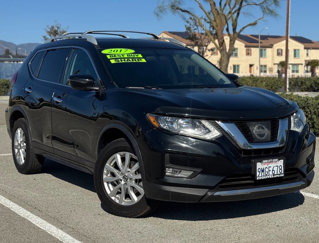 Used 2017 Nissan Rogue SV image 1