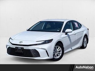 Used 2025 Toyota Camry LE image 1