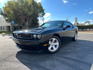 Used 2012 Dodge Challenger SXT image 1
