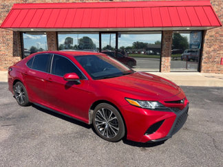 Used 2020 Toyota Camry SE image 1