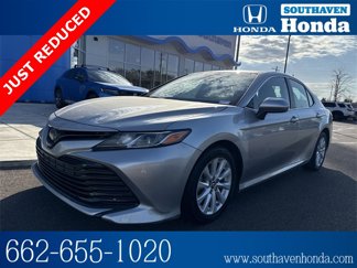 Used 2018 Toyota Camry LE image 1