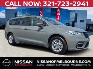 Used 2022 Chrysler Pacifica Touring-L image 1