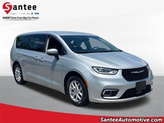 Used 2023 Chrysler Pacifica Touring-L image 1