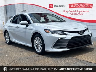 Used 2022 Toyota Camry LE image 1