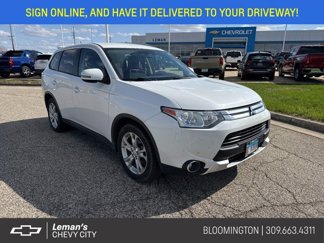 Used 2015 Mitsubishi Outlander SE image 1
