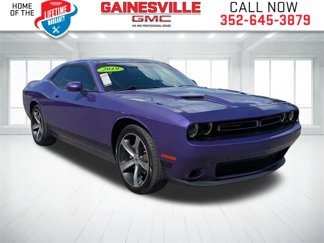 Used 2019 Dodge Challenger SXT image 1