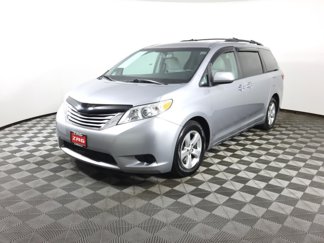 Used 2015 Toyota Sienna LE image 1