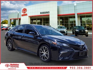 Used 2022 Toyota Camry SE image 1