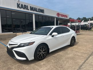Used 2023 Toyota Camry SE image 1