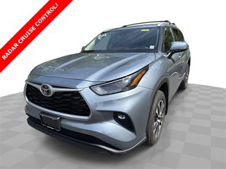 Used 2023 Toyota Highlander XLE image 1