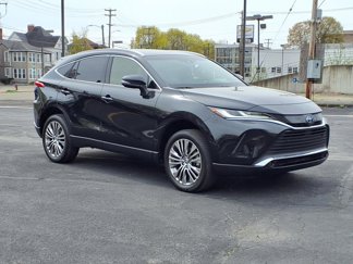Used 2022 Toyota Venza XLE image 1