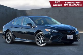 Used 2022 Toyota Camry SE image 1
