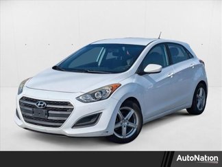 Used 2017 Hyundai Elantra GT image 1