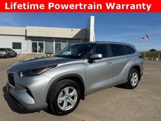 Used 2024 Toyota Highlander LE image 1