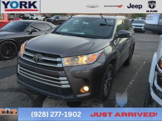 Used 2019 Toyota Highlander XLE image 1