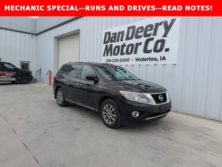 Used 2016 Nissan Pathfinder SV image 1