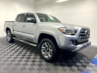 Used 2018 Toyota Tacoma Limited image 1