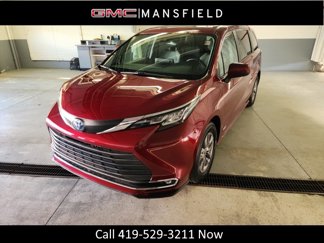 Used 2021 Toyota Sienna XLE image 1