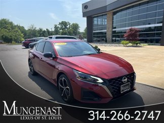 Used 2023 Nissan Altima 2.5 SR w/ SR Premium Package image 1
