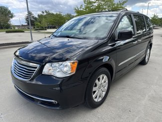 Used 2016 Chrysler Town & Country Touring w/ Driver Convenience Group image 1