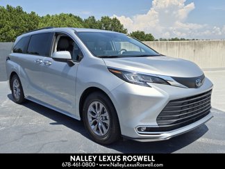 Used 2021 Toyota Sienna XLE image 1