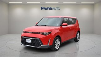 Used 2023 Kia Soul LX image 1