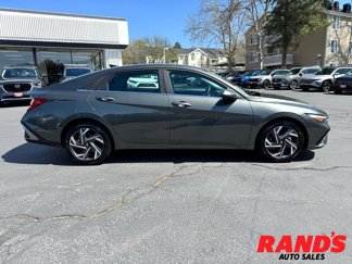 Used 2024 Hyundai Elantra Limited image 1