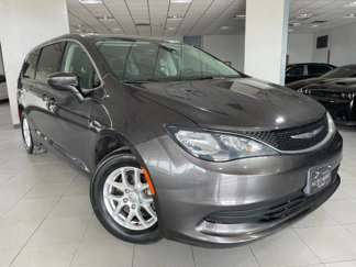Used 2017 Chrysler Pacifica Touring image 1