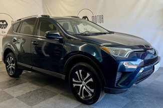 Used 2018 Toyota RAV4 LE image 1