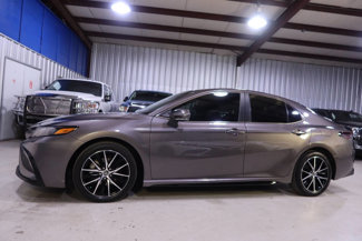 Used 2022 Toyota Camry SE image 1