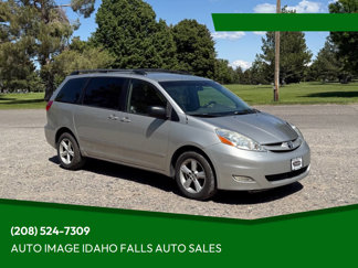 Used 2010 Toyota Sienna CE image 1