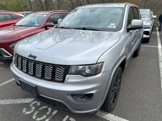 Used 2020 Jeep Grand Cherokee Altitude image 1