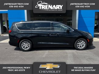 Used 2023 Chrysler Voyager LX image 1