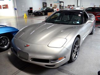Used 2000 Chevrolet Corvette Coupe w/ Memory Pkg image 1