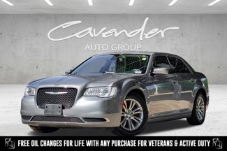 Used 2017 Chrysler 300 Limited image 1